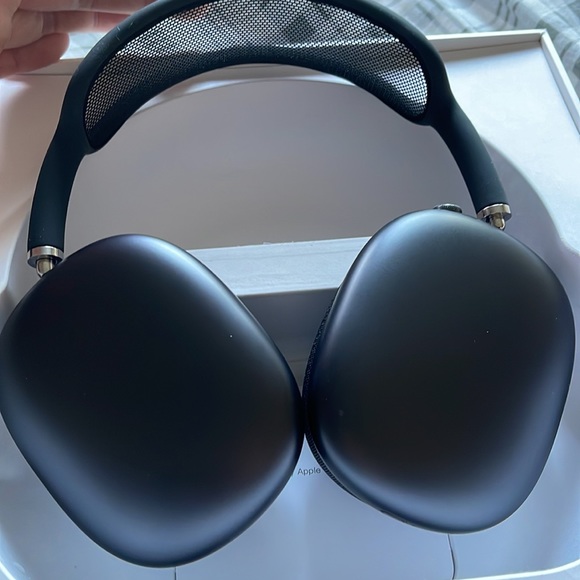 AirPod Max. - Picture 2 of 4